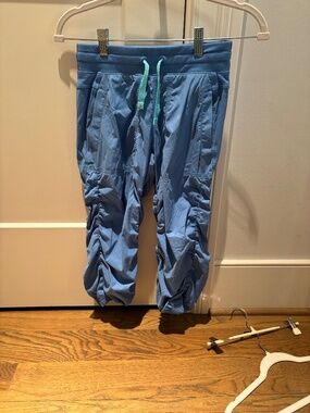 Ivivva by lululemon girls Dance Studio Crop Pant, Blue, Size 14
